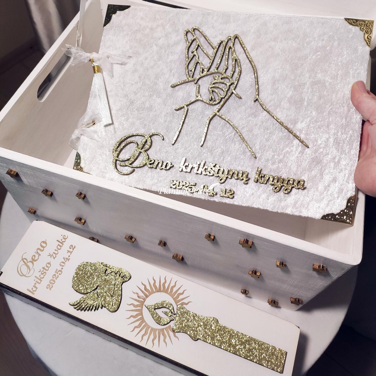 Komplektas - krikštadėžė, palinkėjimų albumas ir žvakės dėžutė