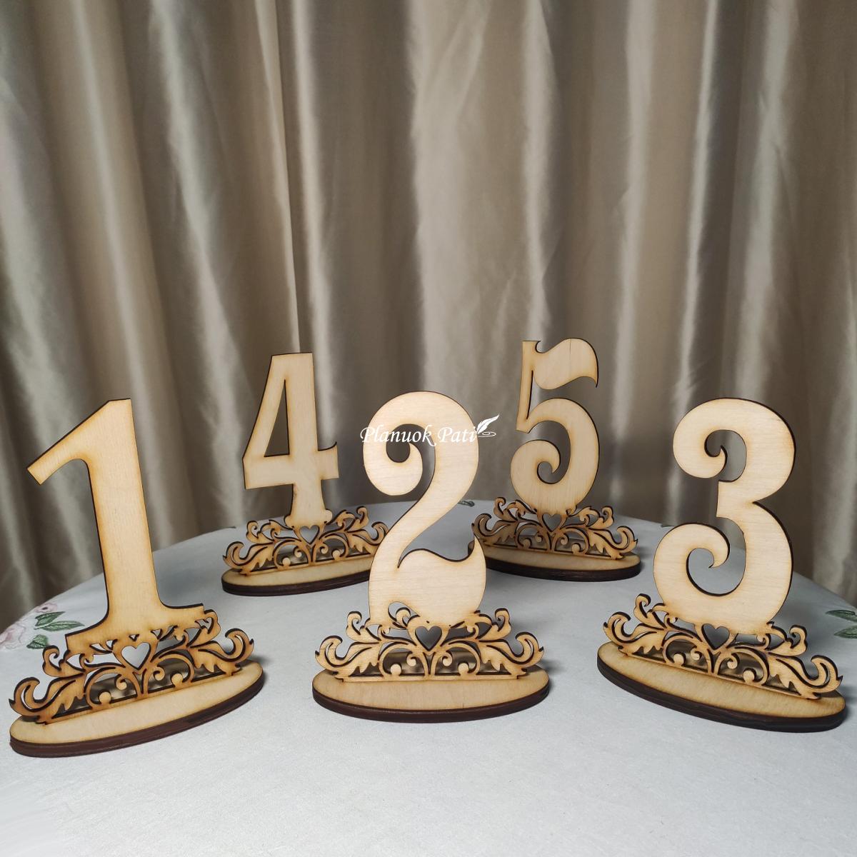 Skaičiai - dekoratyvūs staliukų numeriai