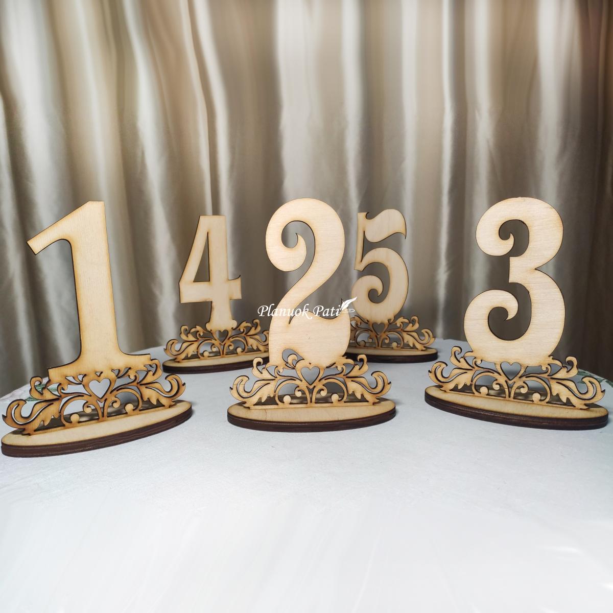 Skaičiai - dekoratyvūs staliukų numeriai