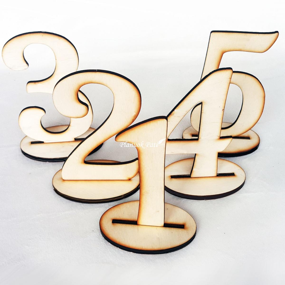 Pastatomi staliukų numeriai