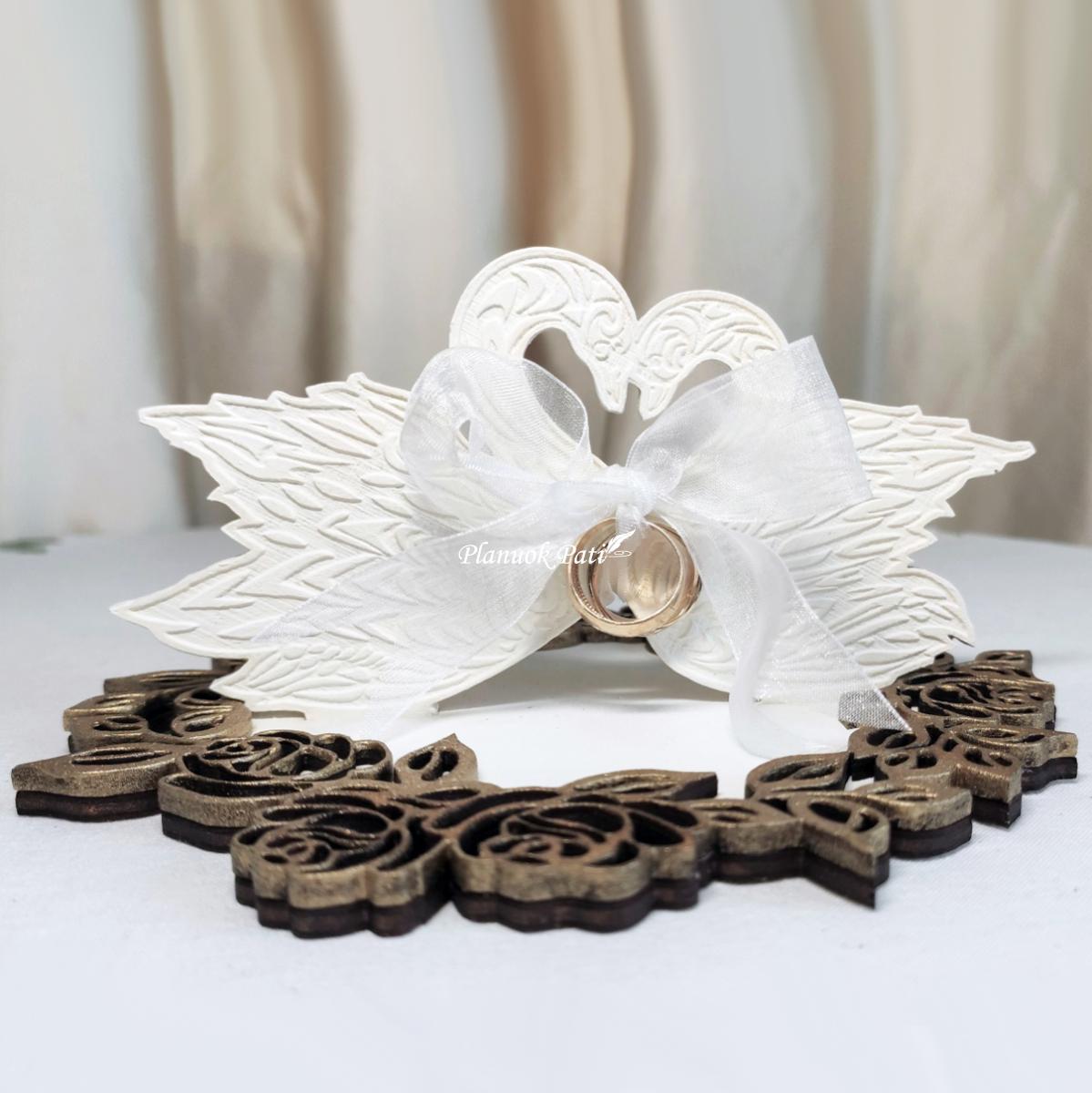 Lėkštutė žiedams - gulbės