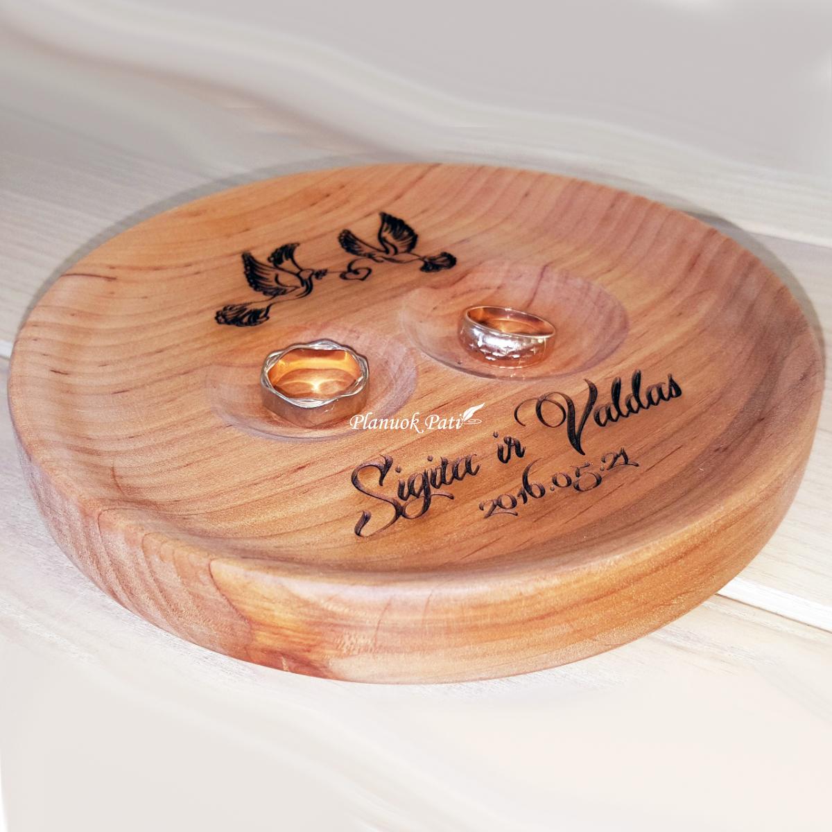 Lėkštutė vestuviniams žiedams (medinė)