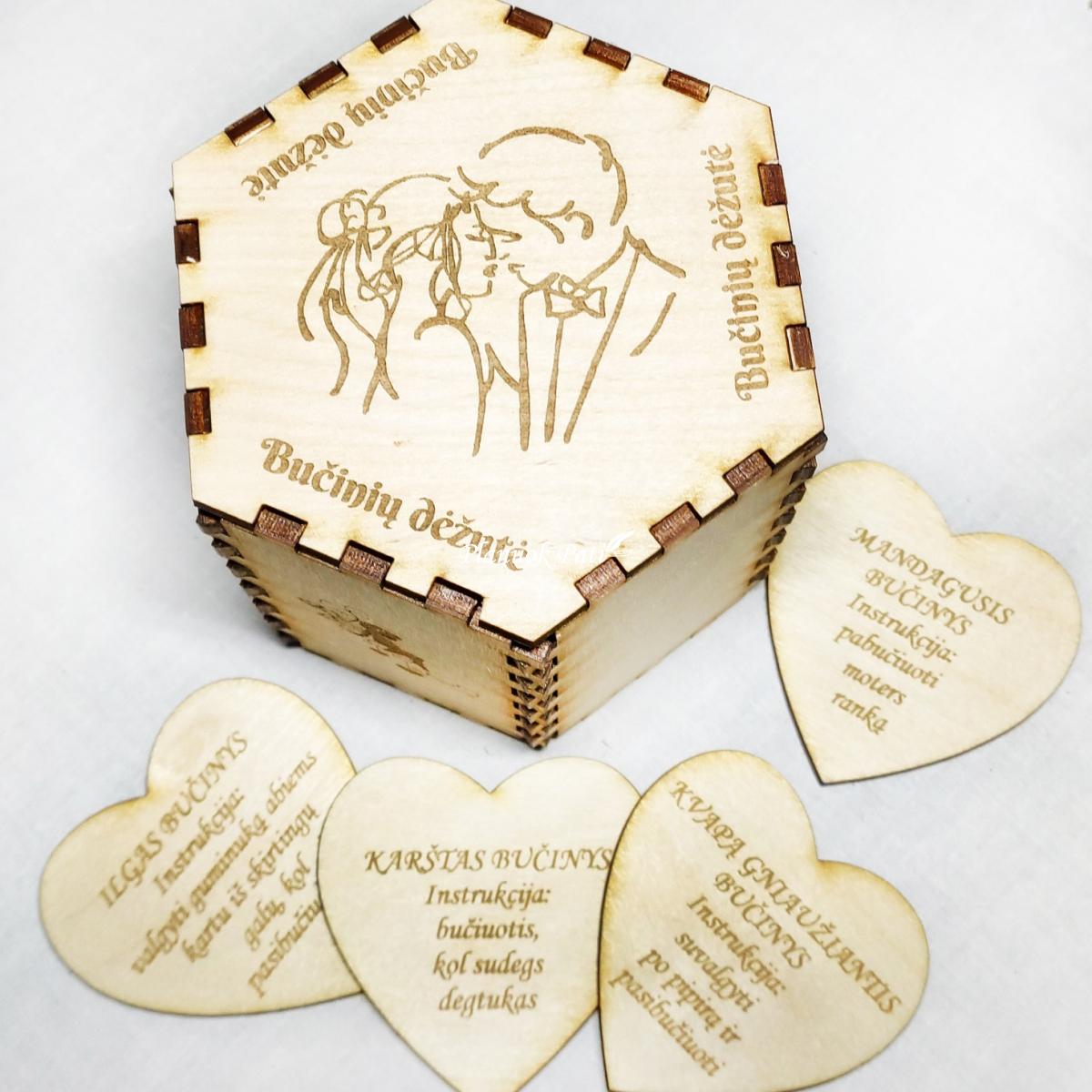 Pirmo bučinio dėžutė