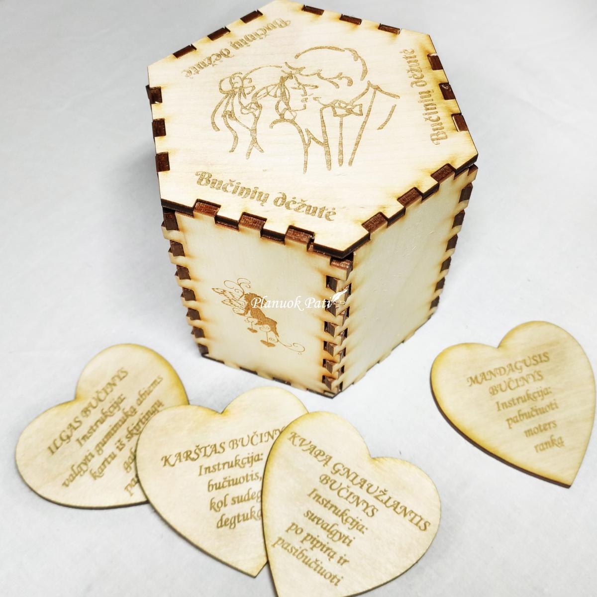 Pirmo bučinio dėžutė