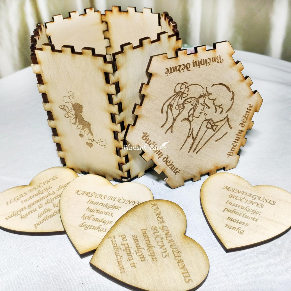 Pirmo bučinio dėžutė