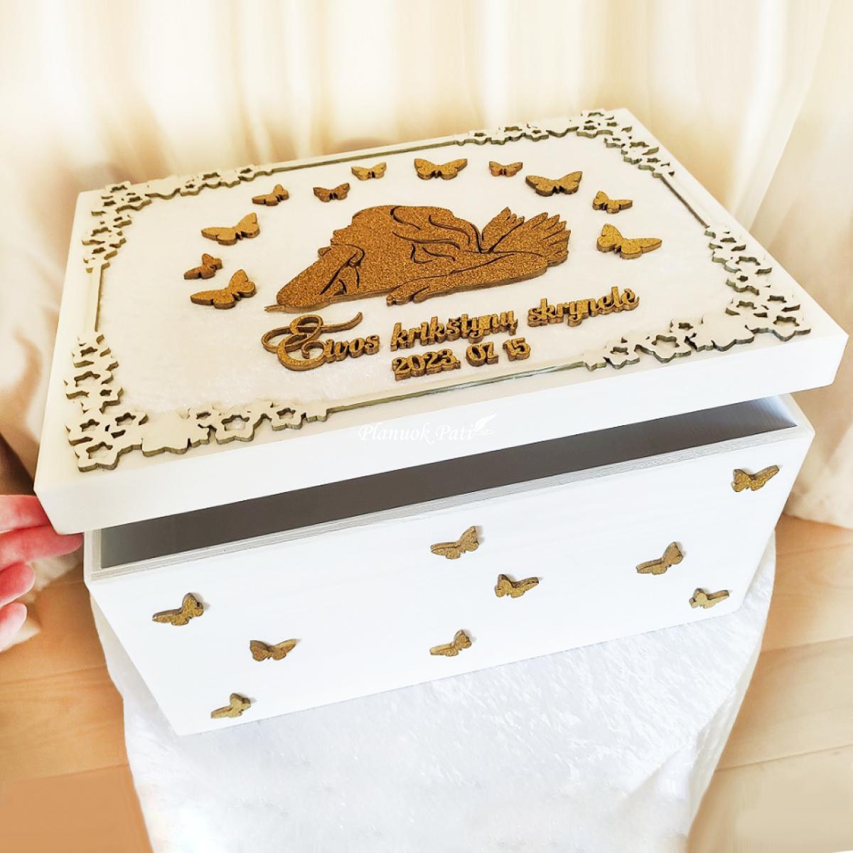 Balta krikštadėžė medis ir aksomas (40x30x22cm)