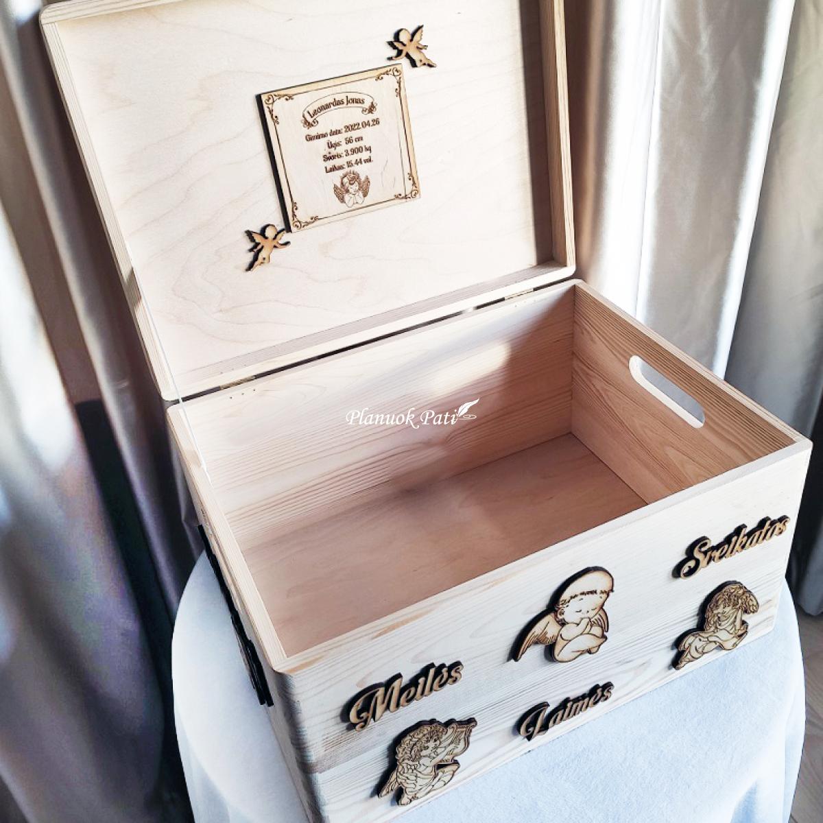 Iškilaus dekoro krikštadėžė - prisiminimų skrynelė (35x24x15cm)