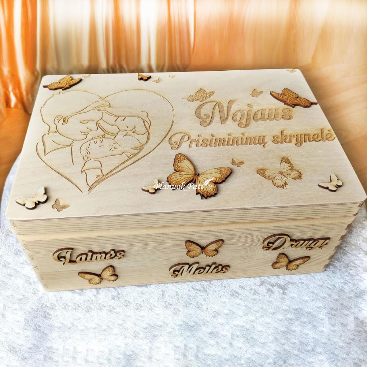Iškilaus dekoro krikštadėžė - prisiminimų skrynelė (35x24x15cm)