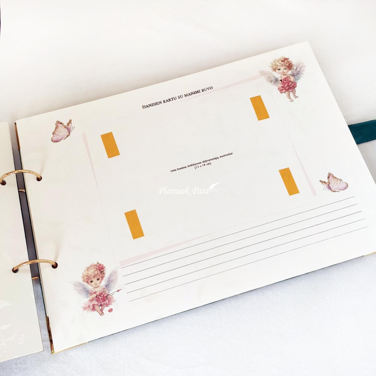 Aksominė krikštynų palinkėjimų knyga su individualiomis anketomis