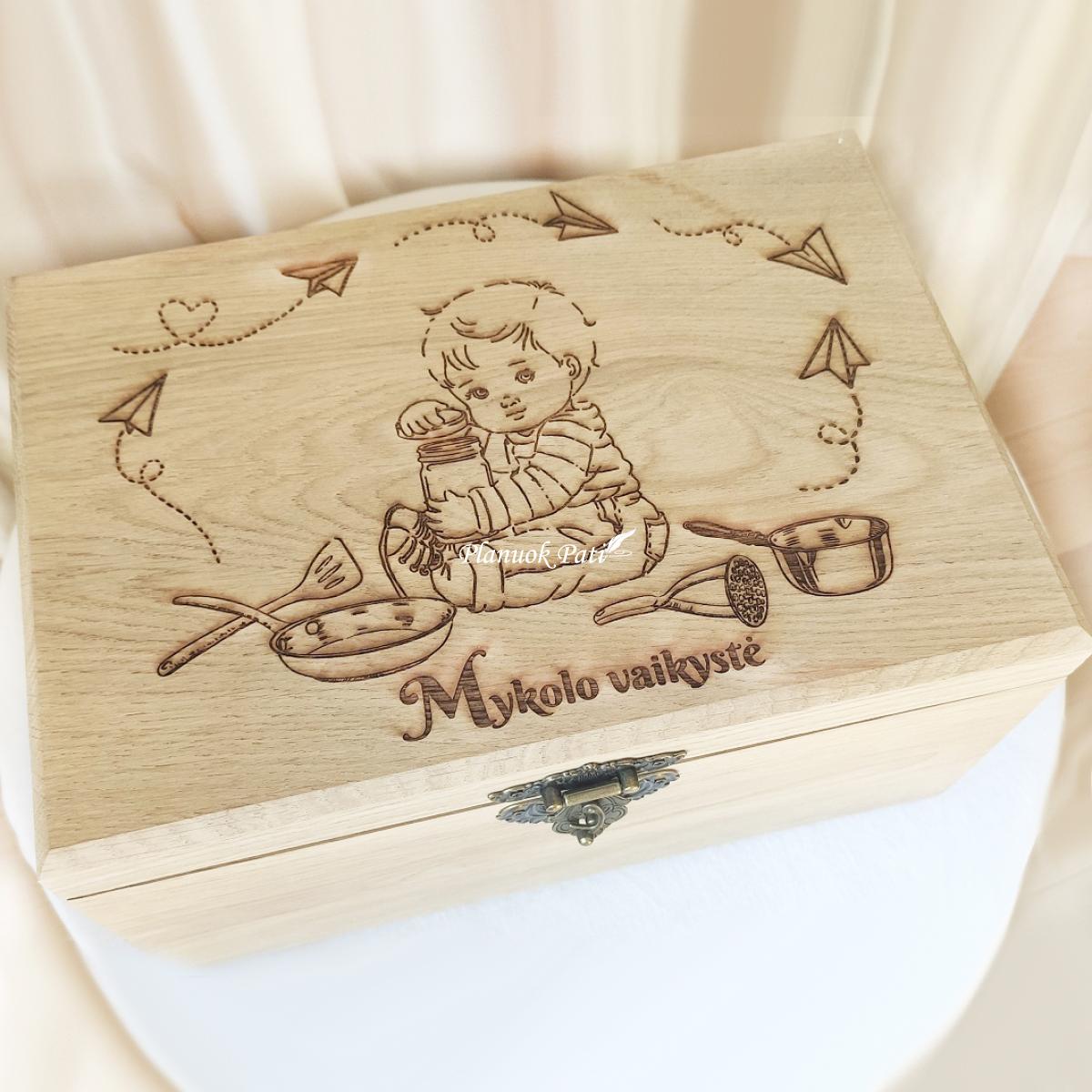 Prabangi ąžuolinė krikštadėžė (35x24x19cm)