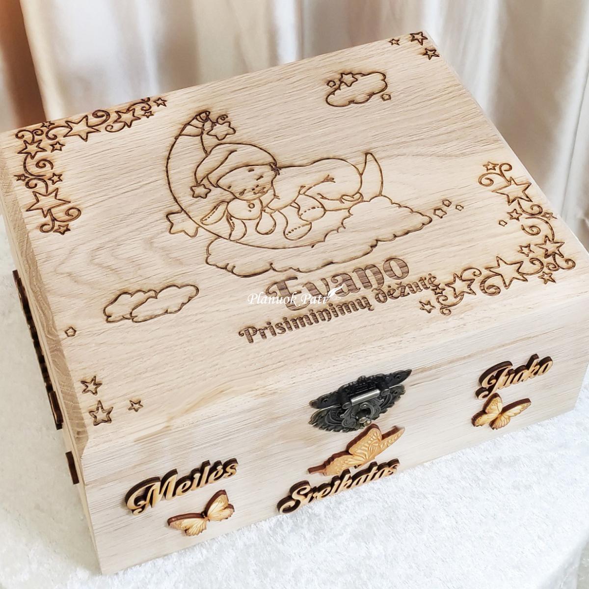 Prabangi ąžuolinė krikštadėžė (35x24x19cm)