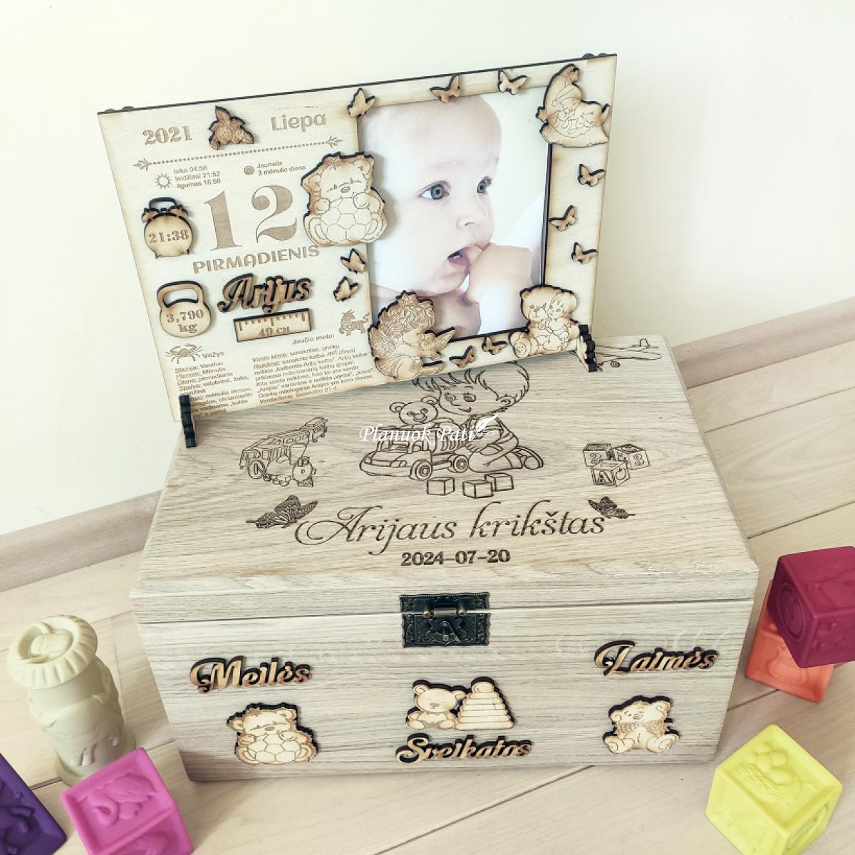 Prabangi ąžuolinė krikštadėžė (35x24x19cm)