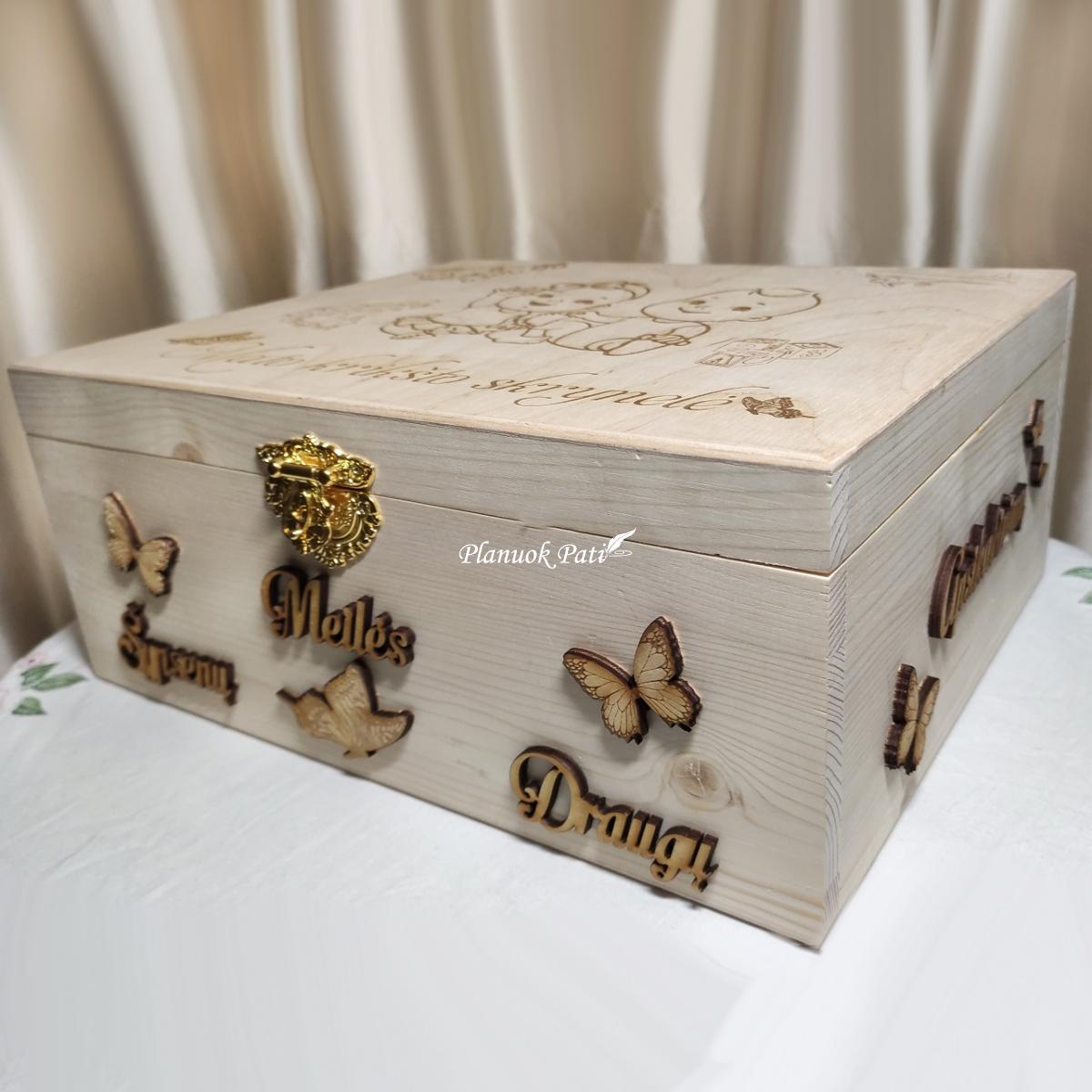 Prabangi ąžuolinė krikštadėžė (35x24x19cm)