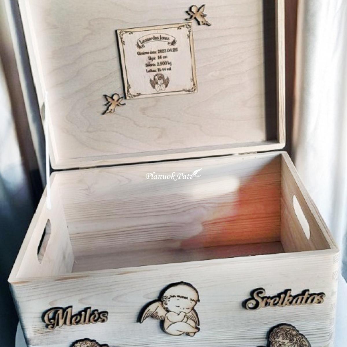 Krikštadėžė - prisiminimų skrynelė iš medžio masyvo - padidinta (40x30x22cm)