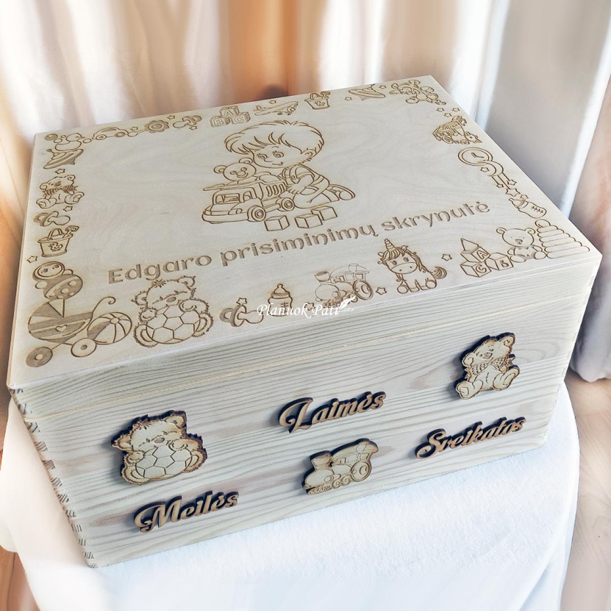 Krikštadėžė - prisiminimų skrynelė iš medžio masyvo - padidinta (40x30x22cm)