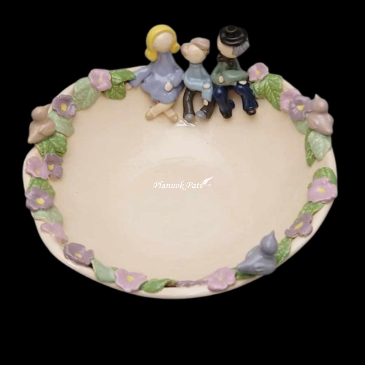 Lėkštė – Šeima tarp gėlių