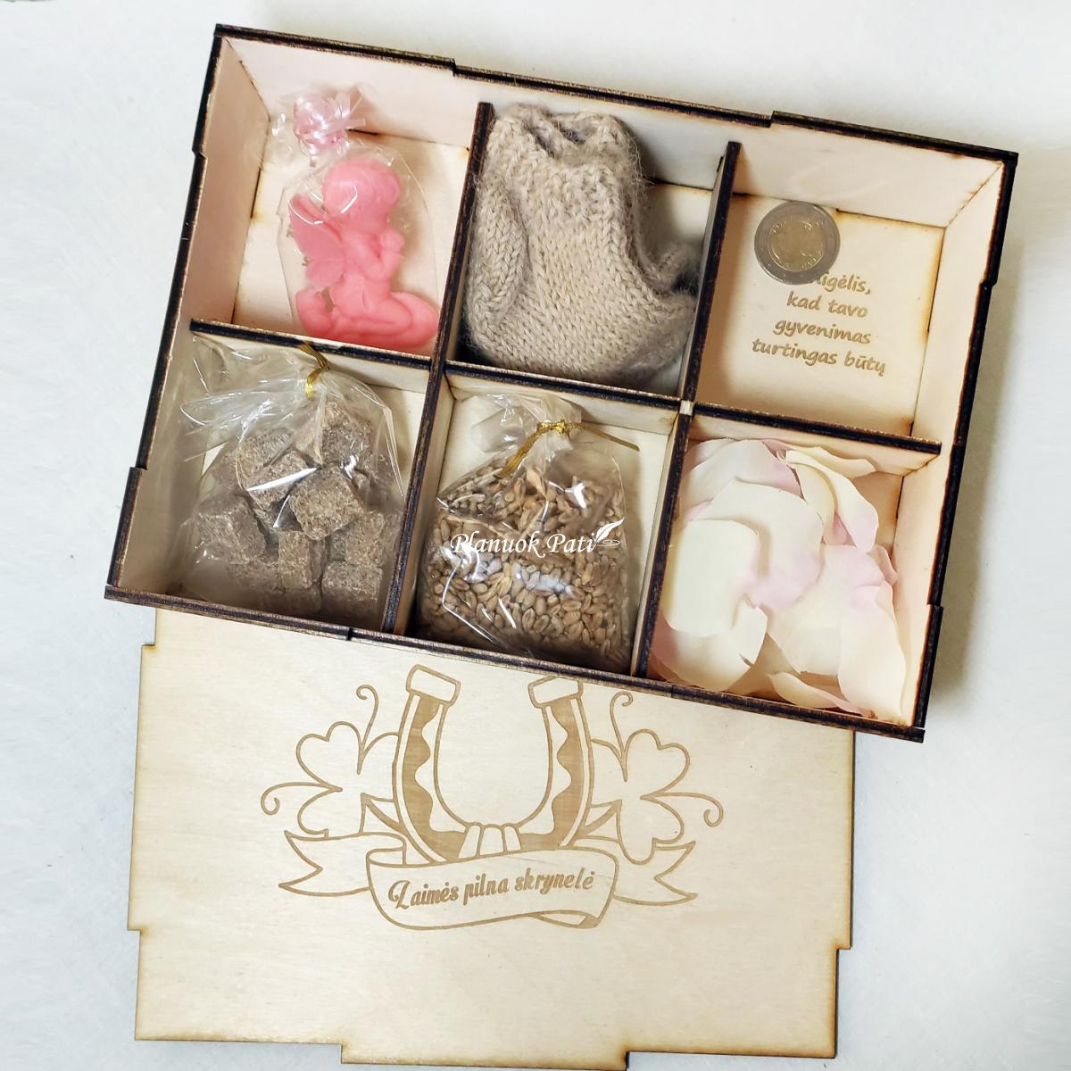 Pilna laimės skrynelė