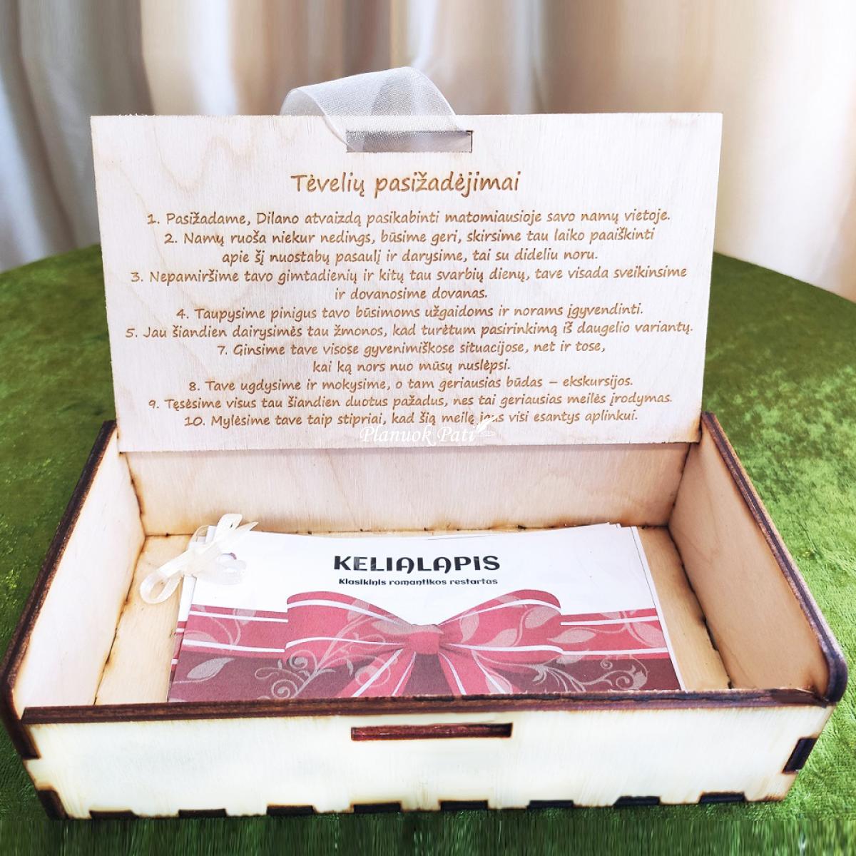 Dovana krikšto vaikučio tėveliams