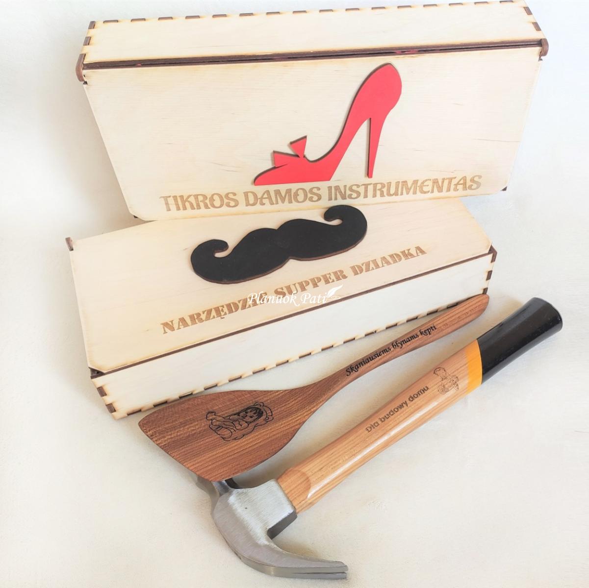 Prabangus komplektukas seneliams - plaktukas ir mentelė