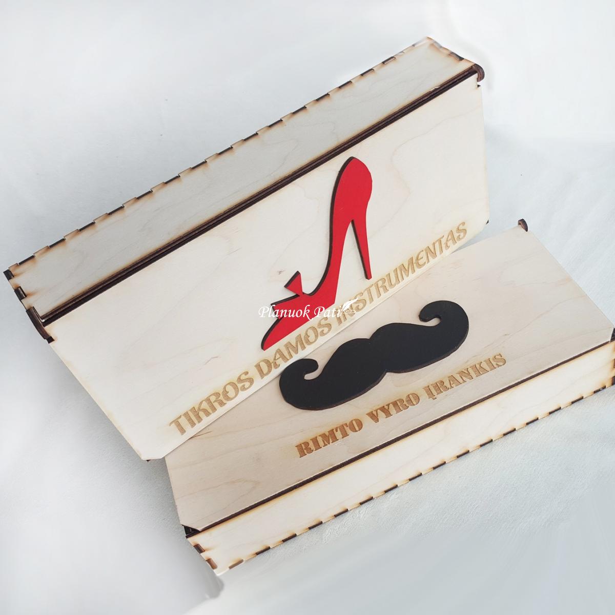 Prabangus komplektukas seneliams - plaktukas ir mentelė