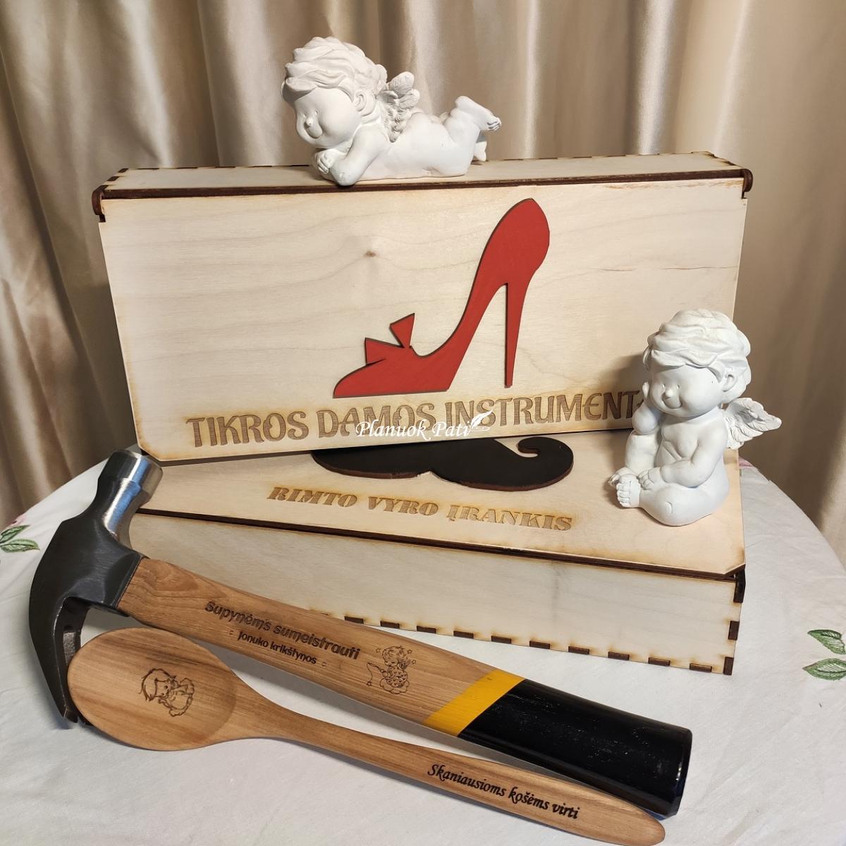 Prabangus komplektukas seneliams - plaktukas ir mentelė