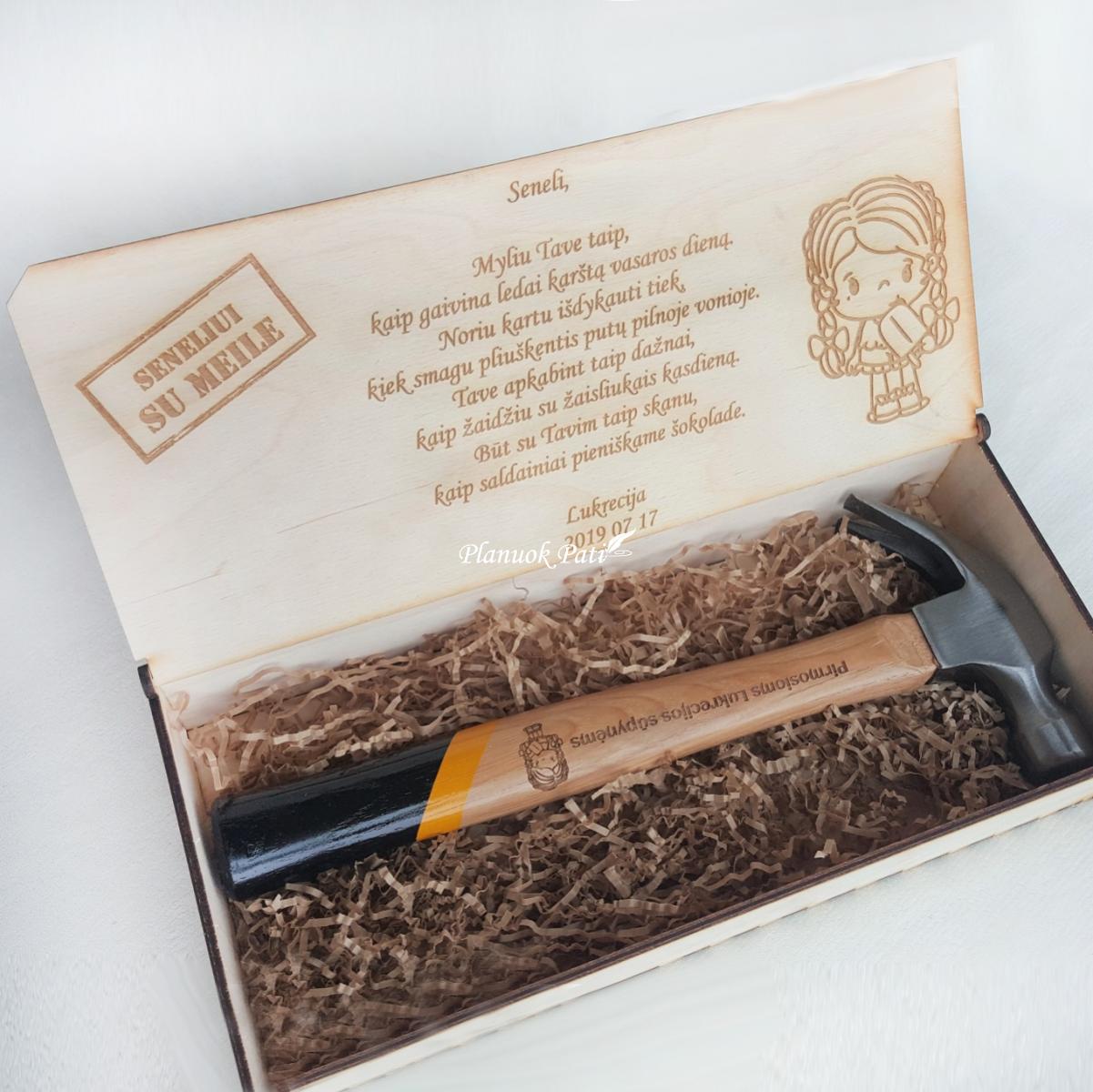 Dovana seneliui - Rimto vyro įrankis