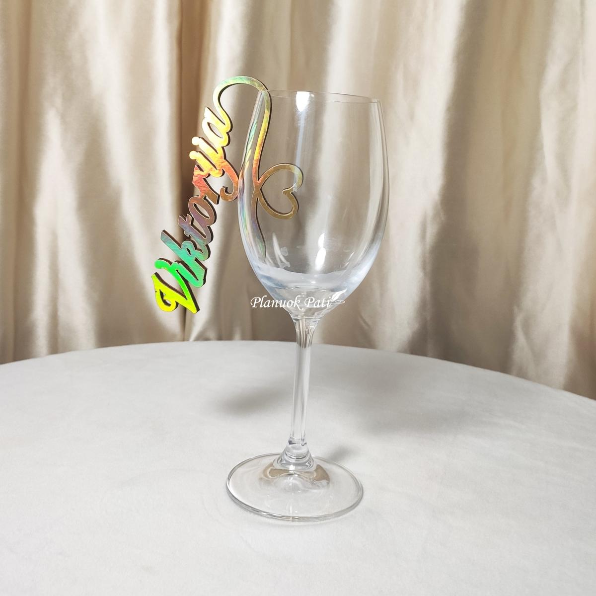 Vardo kortelė taurės pakabukas