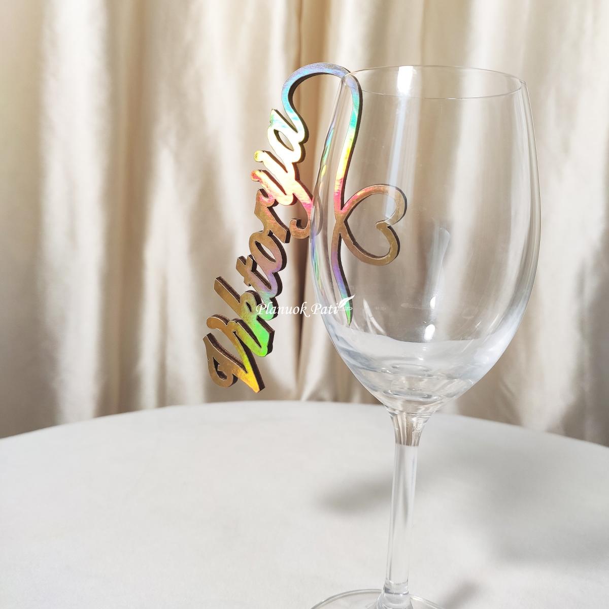 Vardo kortelė taurės pakabukas