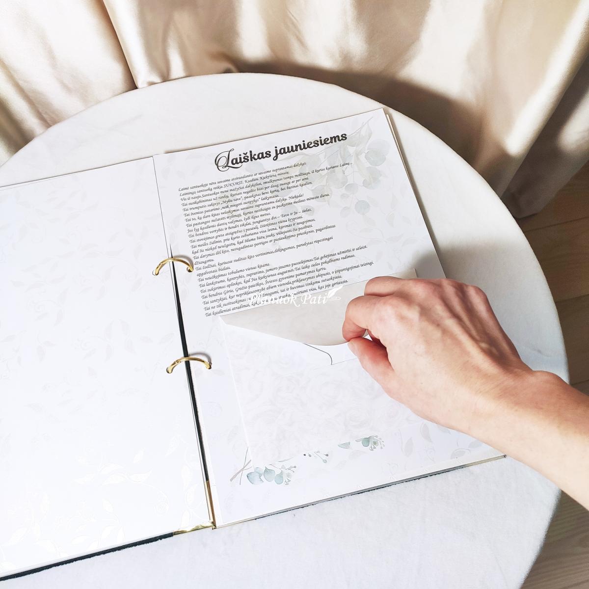 Vestuvių palinkėjimams knyga su inicialais