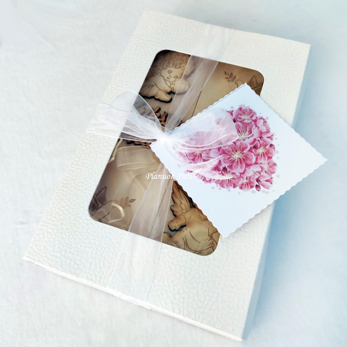 Kvietimas/padėka krikšto tėveliams - angeliukas magnetukas atverčiamuose rėmeliuose