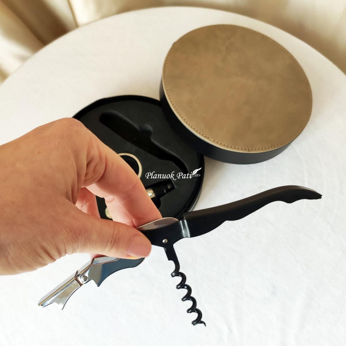 Graviruojamas vyno įrankių rinkinys