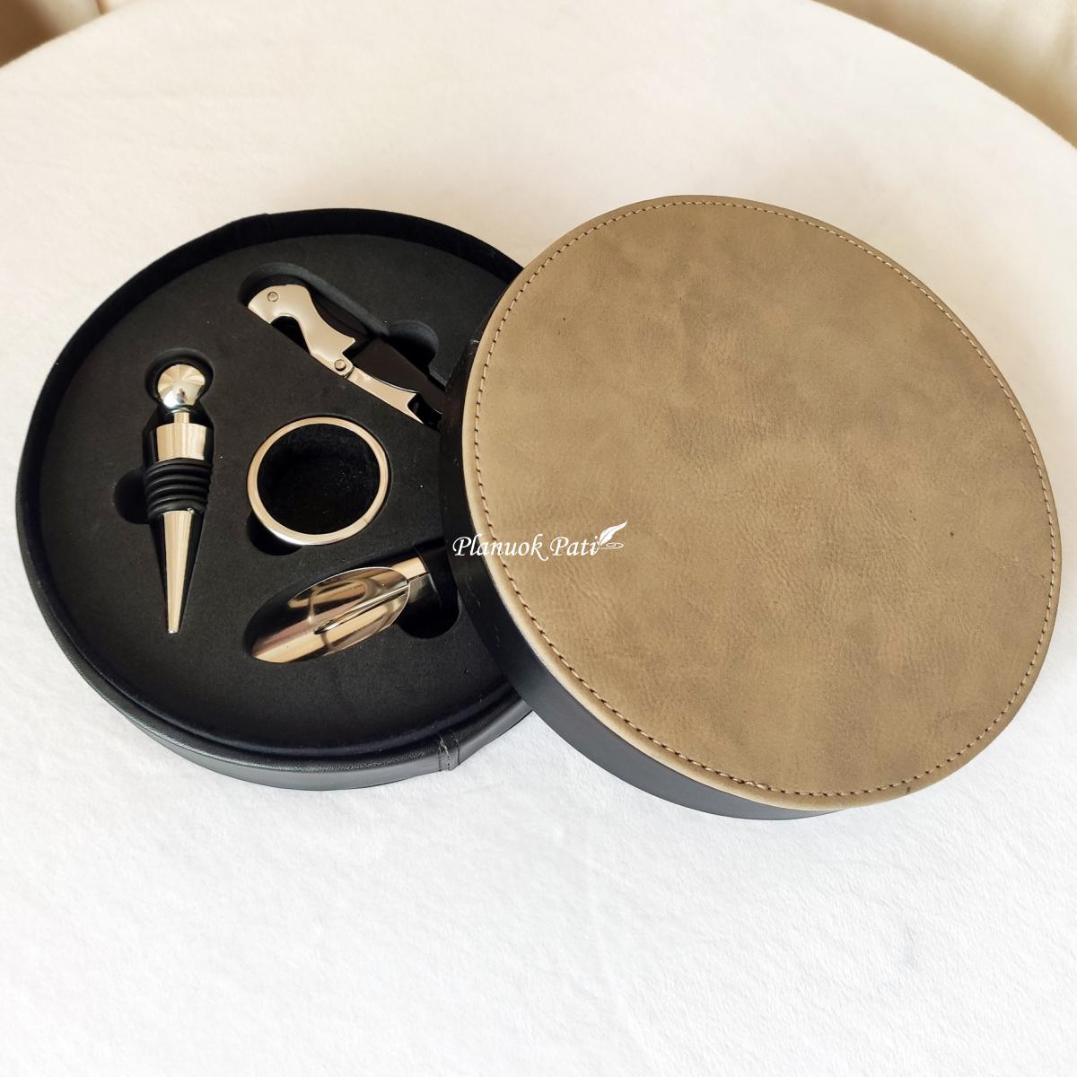 Graviruojamas vyno įrankių rinkinys