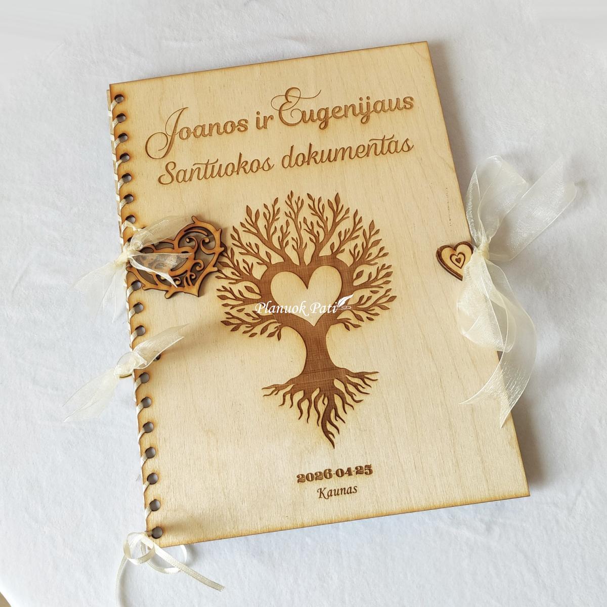 Segtuvas su sveikinimu santuokos liudijimui saugoti