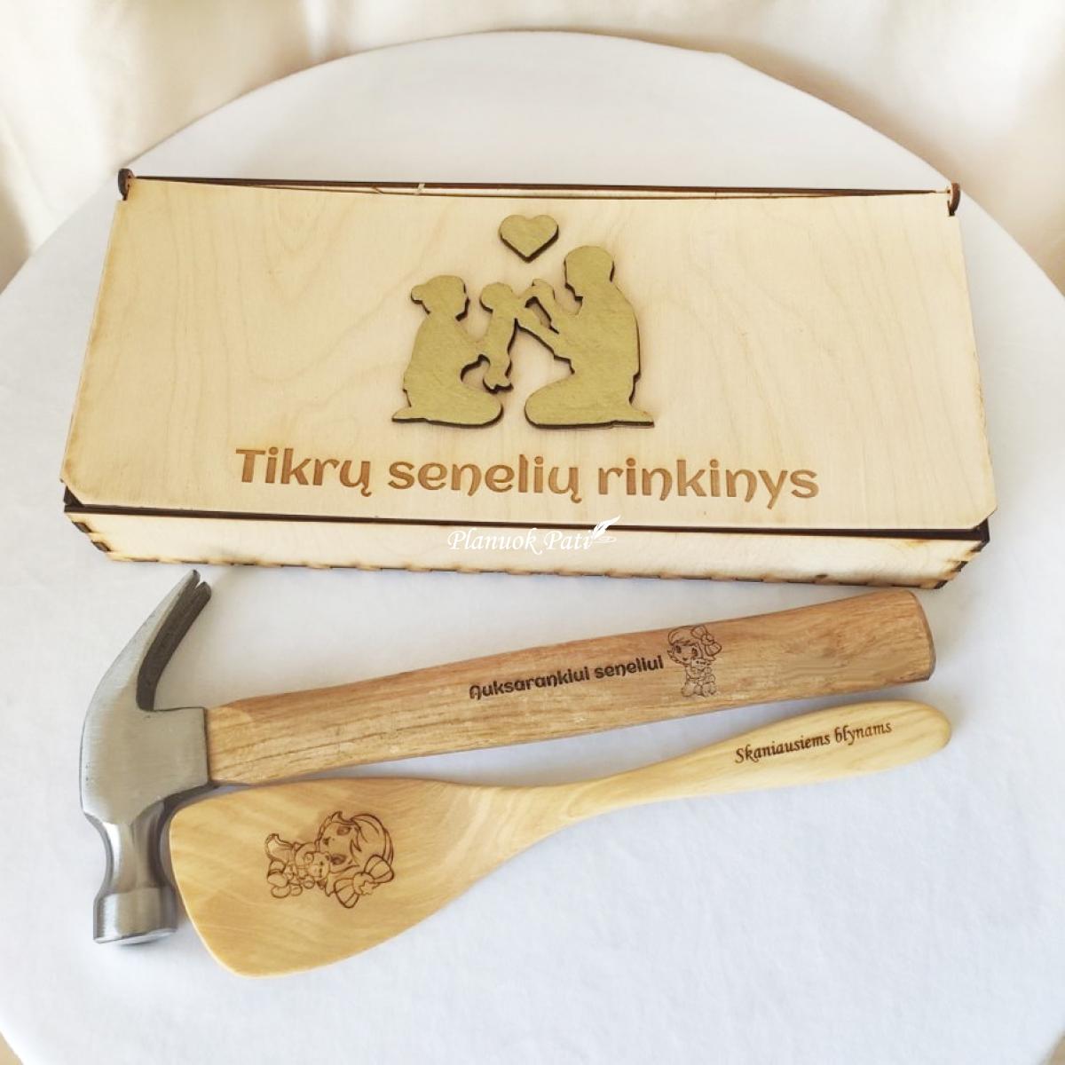 Dovana seneliams plaktukas ir mentelė dėžutėje