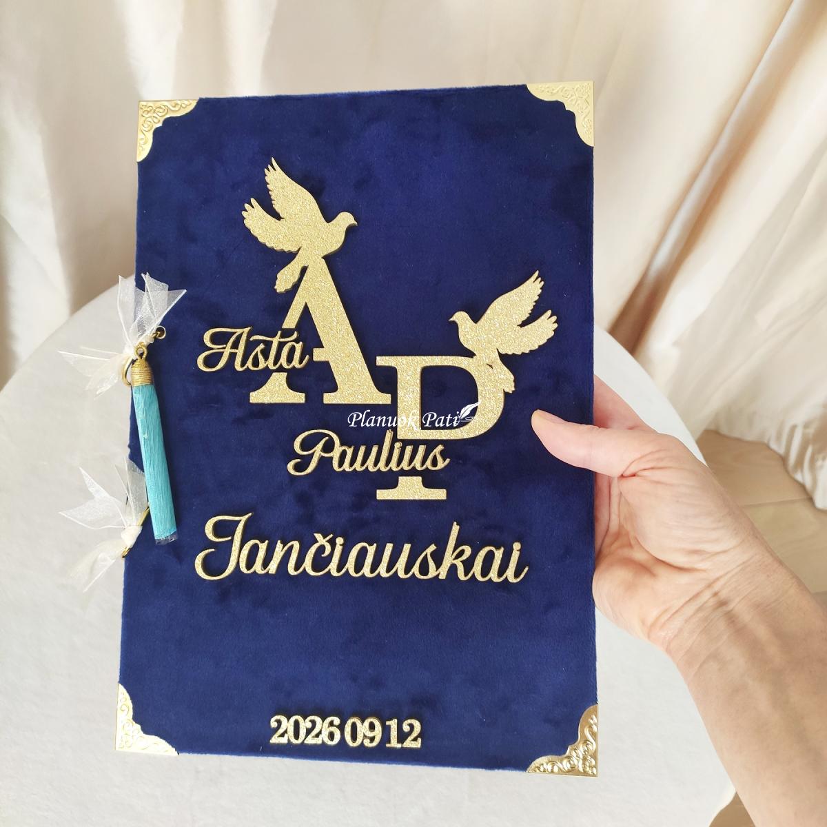 Vestuvių palinkėjimams knyga su inicialais