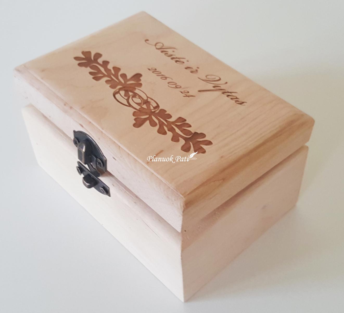 Dėžutė rūtų vainikėliui