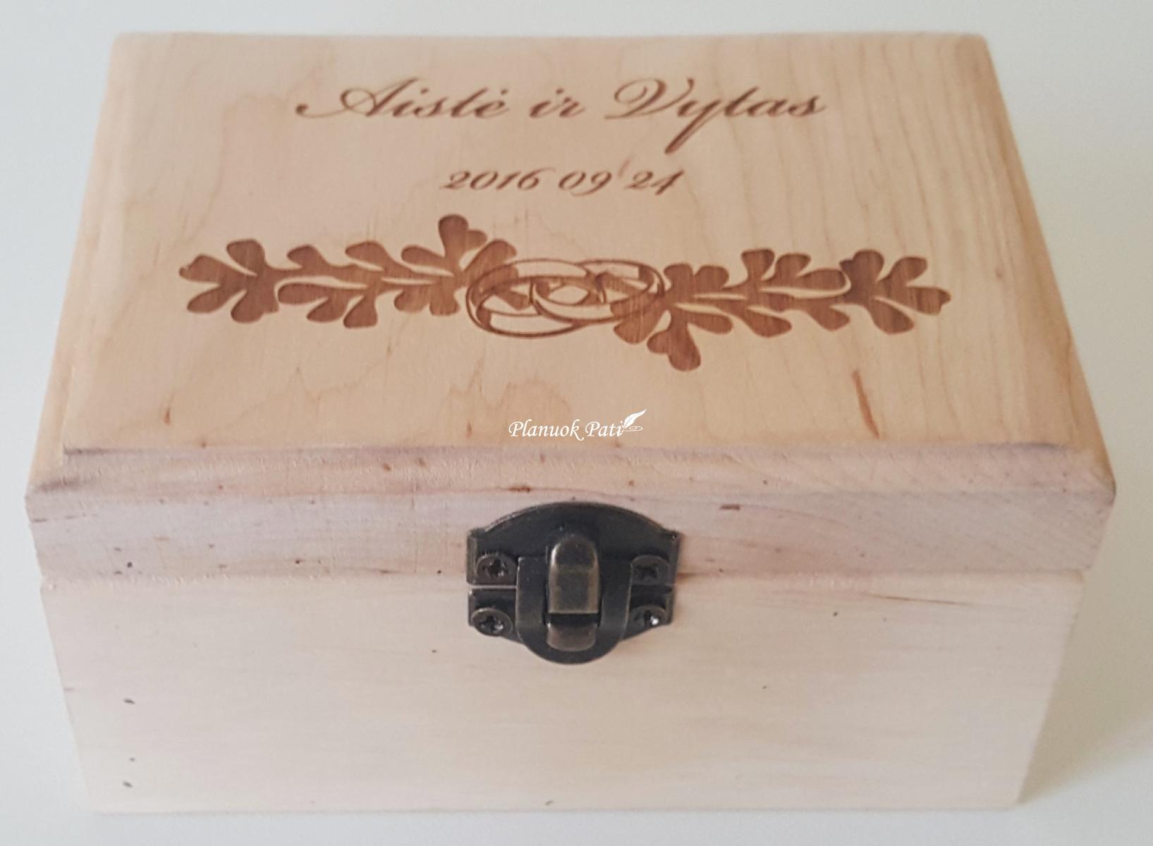 Dėžutė rūtų vainikėliui