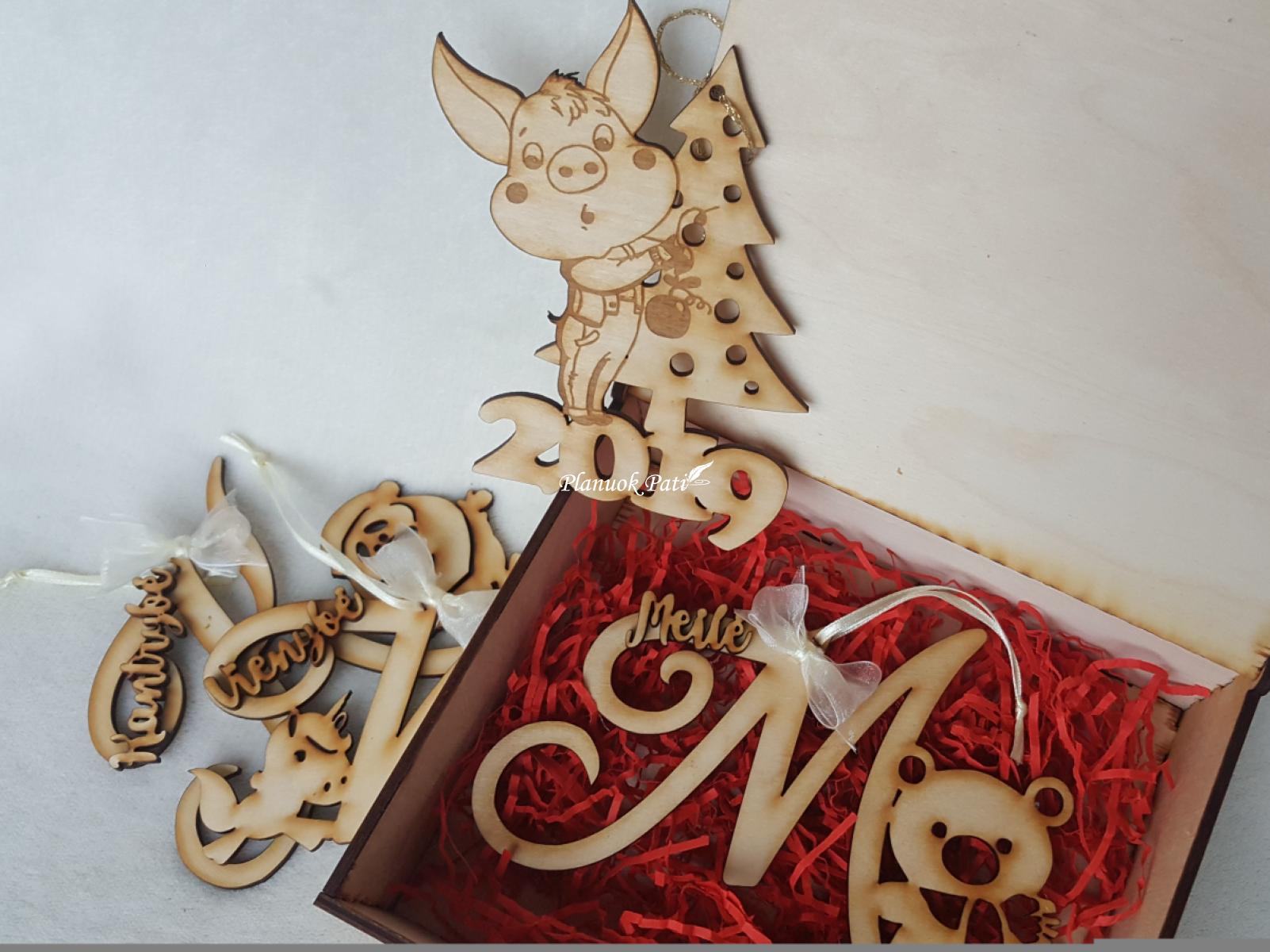 Kalėdiniai palinkėjimai šeimai - 8 žaisliukai dėžutėje