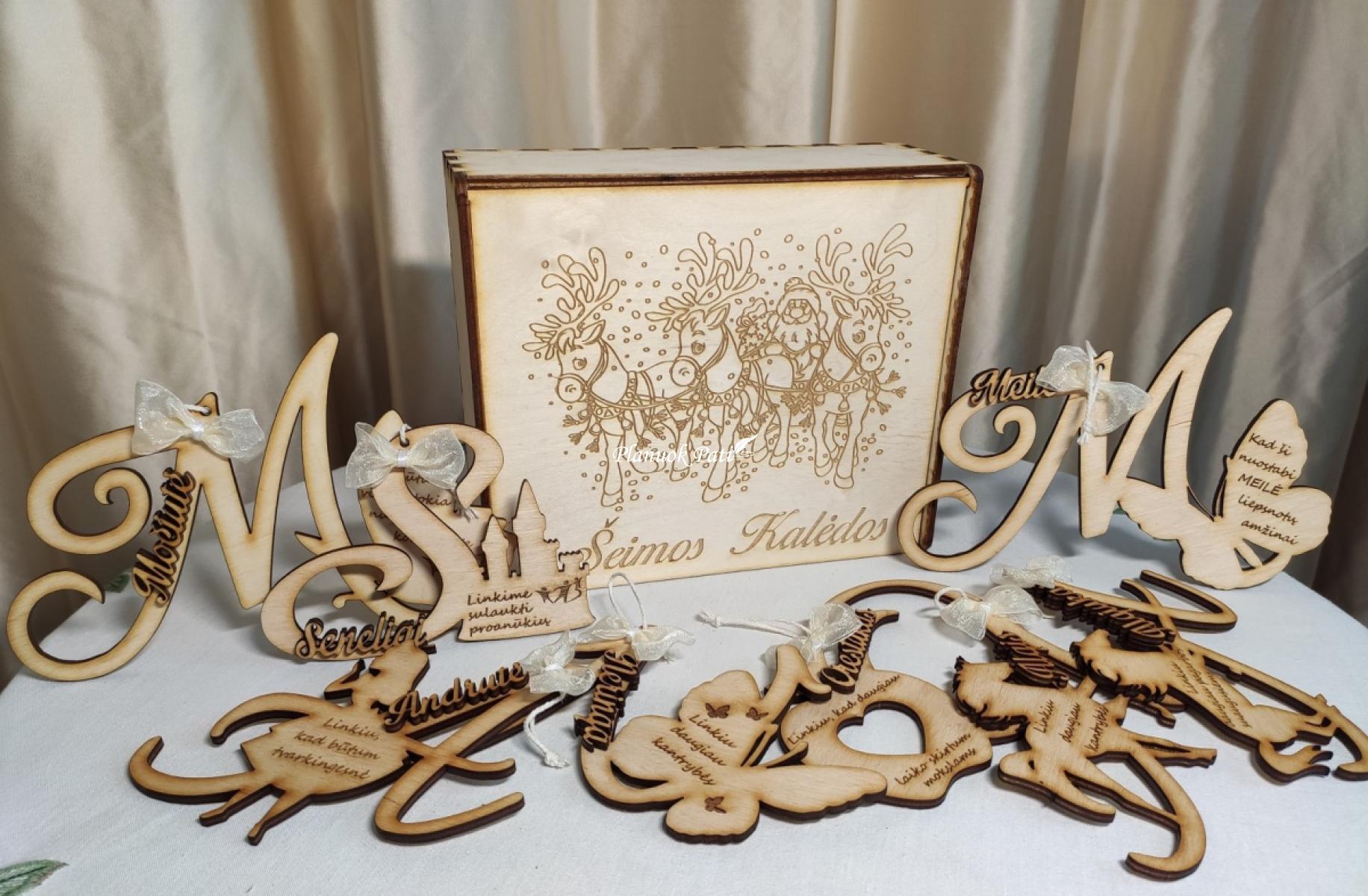 Kalėdiniai palinkėjimai šeimai - 8 žaisliukai dėžutėje